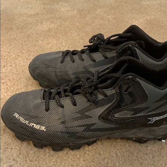 Football cleats - Picture 2 of 3